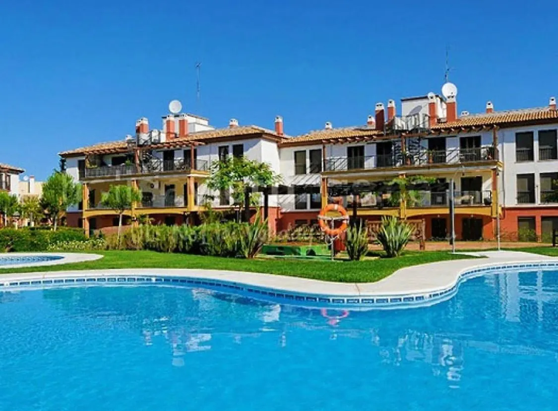 Apartamento con jardín privado y acceso a piscina Huelva