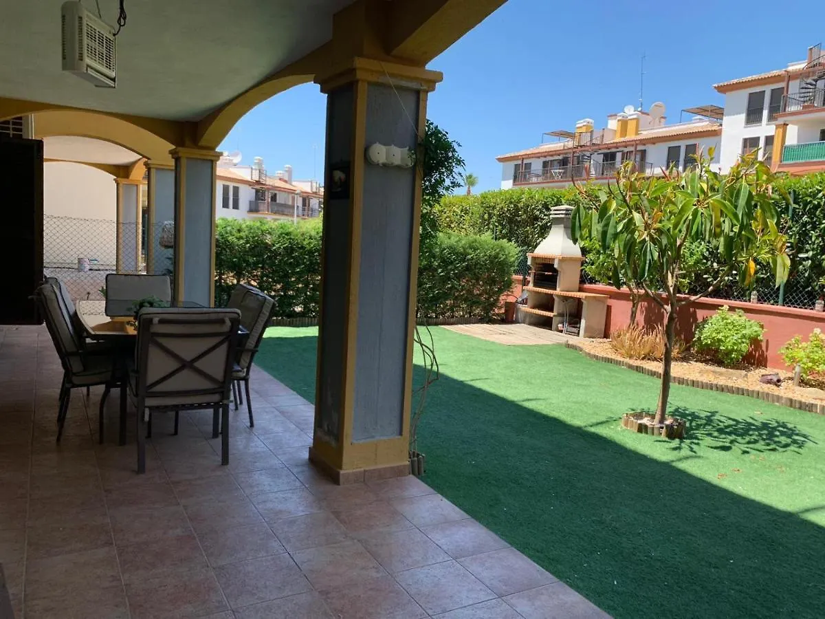 Apartamento con jardín privado y acceso a piscina Huelva